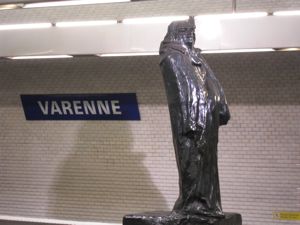 ヴァレンヌ駅のバルザック像