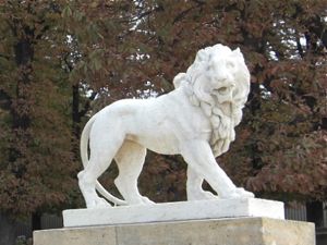 リュクサンブール公園のライオン